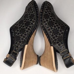 Pikolinos whipstitch leather cut out low heel